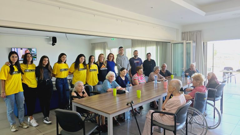 Ανθίζοντας στην Τρίτη Ηλικία: Πώς τα Ιδρύματα Μπορούν να Γίνουν Κήποι Ευεξίας