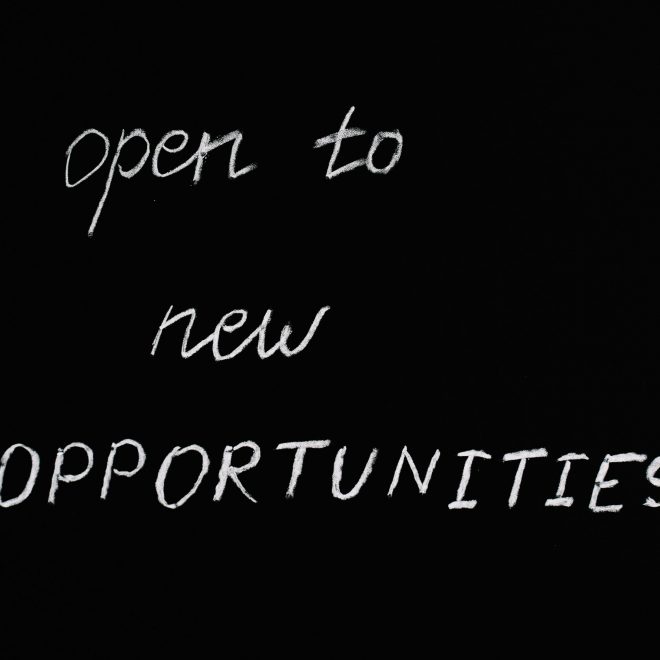 Πότε να Τα Παρατήσεις και να Κάνεις μια Νέα Αρχή: Η Τέχνη του να Αφήνεις Πίσω